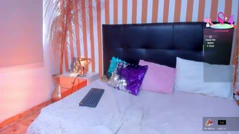 Luna Toledo online show from November 27, 2025, 12:51 pm