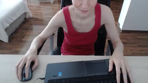 lunavibe_ online show from June 3, 2026, 2:33 pm