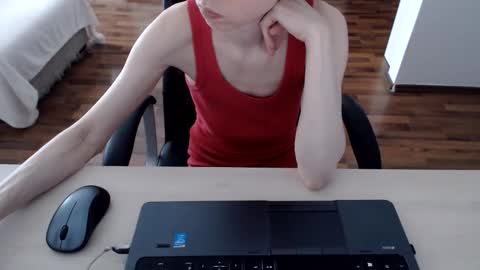 lunavibe_ online show from June 10, 2026, 11:53 am