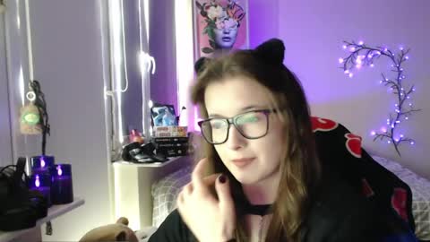 LunaXcherry online show from May 9, 2026, 11:04 am