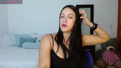 lunayois02 online show from March 8, 2025, 2:34 am