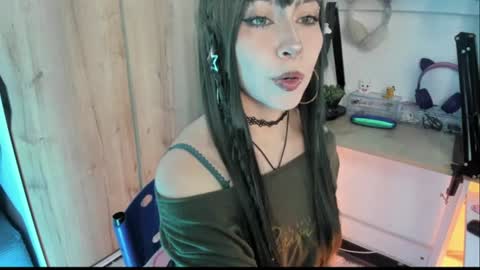 lunivyra online show from June 12, 2026, 4:17 pm