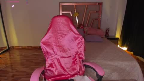 LUNA ROSE online show from December 19, 2025, 2:40 am