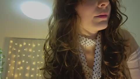 lunoria online show from April 5, 2026, 8:39 pm