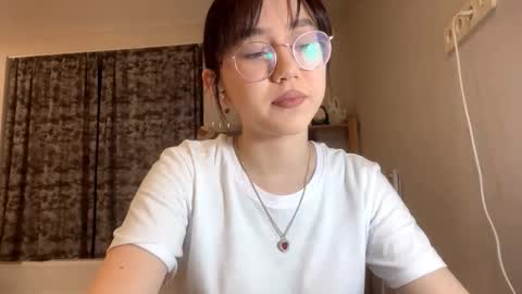 Snapshot of lupefaulker chatting on February 26, 2026, 3:11 pm Roxie online show from February 26, 2026, 3:11 pm