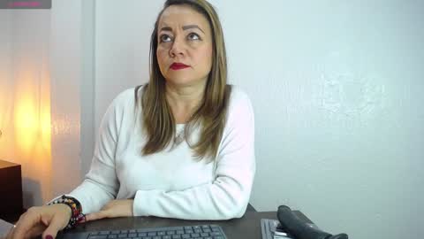 Lupita223 online show from January 16, 2025, 1:04 pm