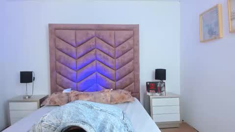 Lushian And Luna online show from November 4, 2025, 1:32 pm