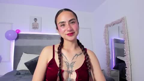 luu_angel online show from October 22, 2025, 9:14 pm