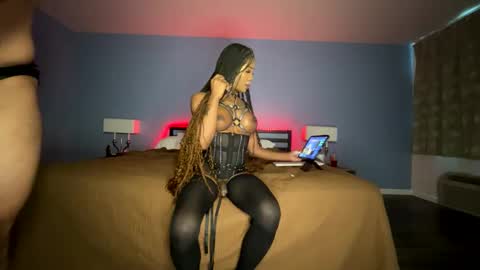 luvvlee online show from April 8, 2026, 11:05 pm