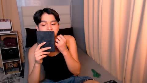 queen lux online show from March 2, 2025, 6:59 am