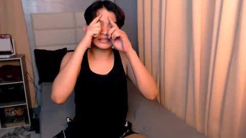 queen lux online show from March 6, 2025, 5:22 pm