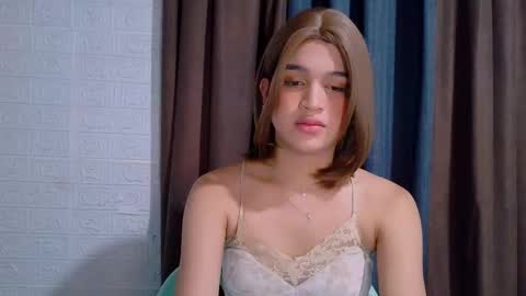 queen lux online show from December 21, 2025, 3:02 am