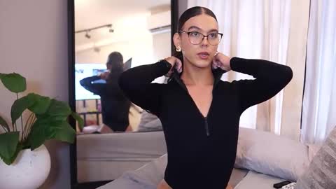 Luxa  online show from April 7, 2026, 12:49 pm