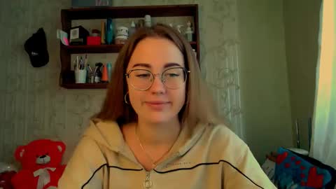 Snapshot of luxie_queen chatting on October 18, 2025, 9:21 am Katie online show from October 18, 2025, 9:21 am