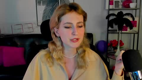 Snapshot of luxrayi chatting on January 25, 2025, 9:25 pm Ray online show from January 25, 2025, 9:25 pm