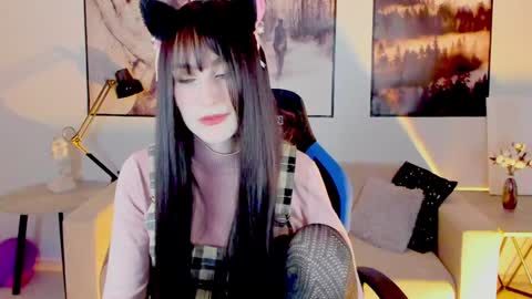 Snapshot of luxrayi chatting on January 28, 2025, 9:29 pm Ray online show from January 28, 2025, 9:29 pm