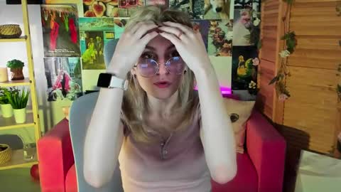 Snapshot of luxrayi chatting on March 12, 2025, 6:33 pm Ray online show from March 12, 2025, 6:33 pm