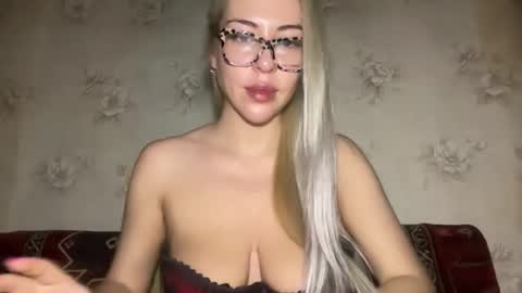 Snapshot of luxsonyastar chatting on November 28, 2025, 8:44 pm LuxSonyaStar online show from November 28, 2025, 8:44 pm