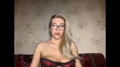 Snapshot of luxsonyastar chatting on December 3, 2025, 12:58 pm LuxSonyaStar online show from December 3, 2025, 12:58 pm