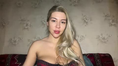 Snapshot of luxsonyastar chatting on December 14, 2025, 8:13 pm LuxSonyaStar online show from December 14, 2025, 8:13 pm