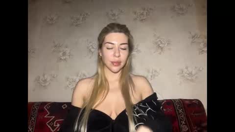 Snapshot of luxsonyastar chatting on December 19, 2025, 2:02 pm LuxSonyaStar online show from December 19, 2025, 2:02 pm