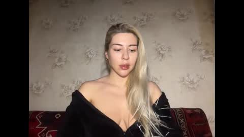 Snapshot of luxsonyastar chatting on December 20, 2025, 12:45 pm LuxSonyaStar online show from December 20, 2025, 12:45 pm