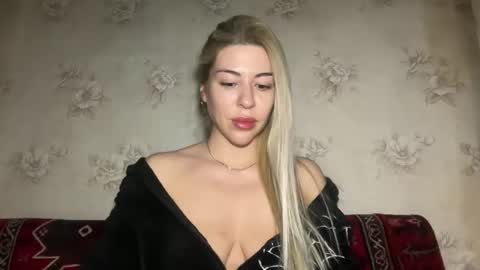 Snapshot of luxsonyastar chatting on December 21, 2025, 12:56 pm LuxSonyaStar online show from December 21, 2025, 12:56 pm