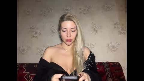 Snapshot of luxsonyastar chatting on December 22, 2025, 1:08 pm LuxSonyaStar online show from December 22, 2025, 1:08 pm