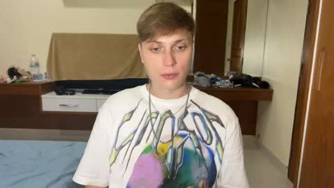 luxury_bob online show from April 18, 2026, 8:09 pm