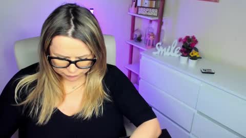 Snapshot of luxxx_diana chatting on February 28, 2025, 3:04 pm Diana online show from February 28, 2025, 3:04 pm