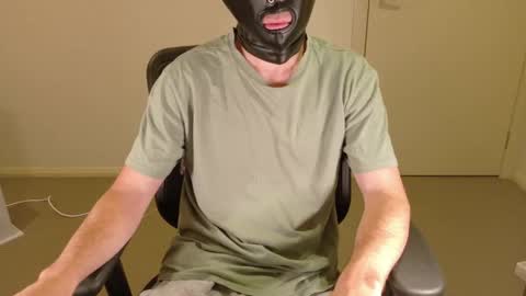 lxgxnd99 online show from April 18, 2026, 11:14 am