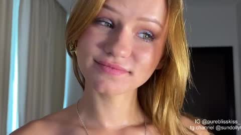 lxsundolyxl_ online show from April 9, 2026, 6:19 am