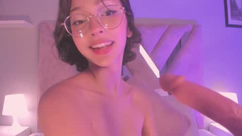 Lya Lee online show from December 16, 2025, 8:58 pm