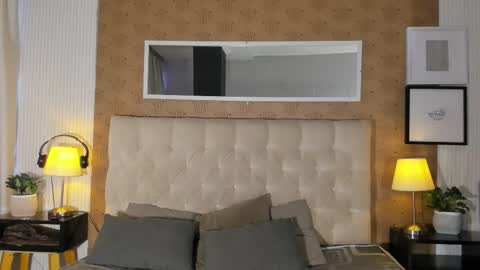 Lyan online show from November 8, 2025, 7:12 pm