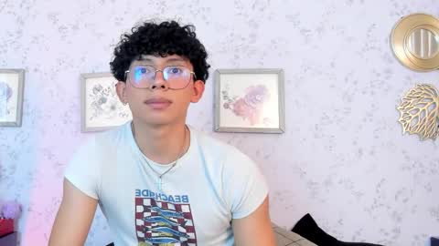 Lyan online show from March 25, 2026, 7:42 pm