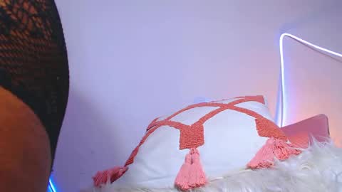 Lyla Fox online show from October 28, 2025, 2:37 am