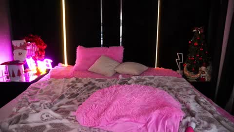 lylanimfa online show from January 9, 2025, 5:22 pm