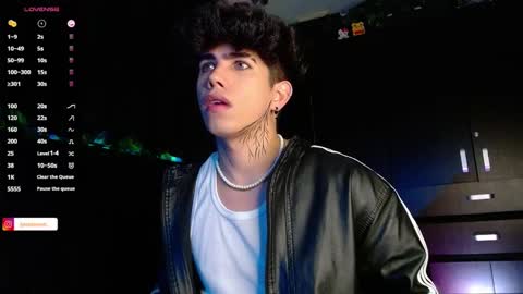 Lyle Bennett Freelance Model online show from December 19, 2024, 11:50 am