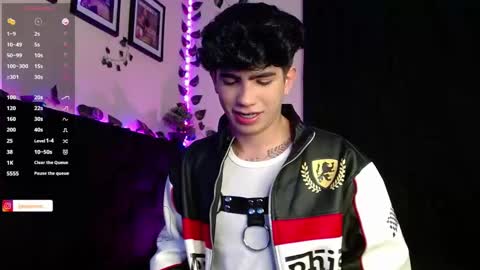 Lyle Bennett Freelance Model online show from January 25, 2025, 11:13 am