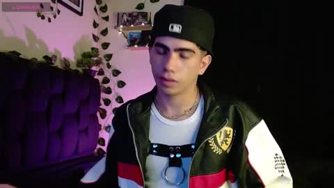 Lyle Bennett Freelance Model online show from February 7, 2025, 2:04 pm