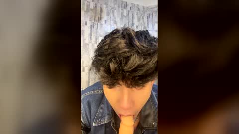 Lyle Bennett Freelance Model online show from January 12, 2026, 2:33 pm