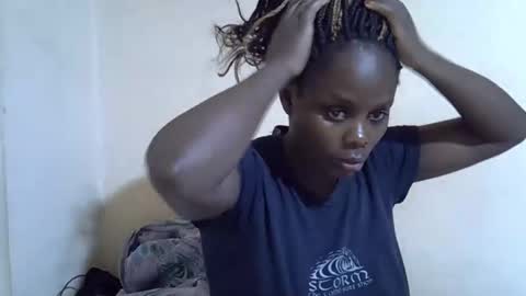 lyn_anna online show from November 9, 2025, 7:50 am