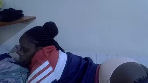 lyn_anna online show from February 17, 2026, 9:28 am