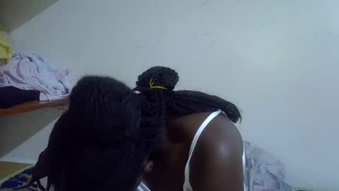 lyn_anna online show from February 21, 2026, 2:01 am