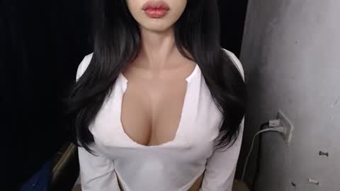 Lyn online show from March 12, 2026, 2:01 pm