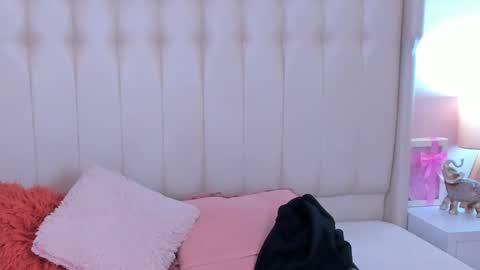 Lyn online show from October 10, 2025, 11:20 am