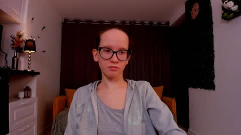 Sara online show from February 27, 2025, 10:42 pm