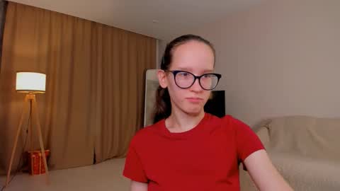 Sara online show from October 3, 2025, 4:15 pm