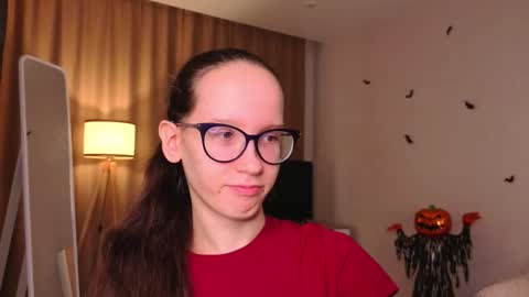 Sara online show from November 26, 2025, 4:19 pm