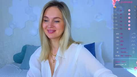 Lana online show from November 18, 2025, 2:17 am